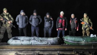 Семь уклонистов с лодками "запеленговал" тепловизор в Закарпатье