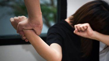 В Закарпатье за домашние насилие судили двух неадекватов