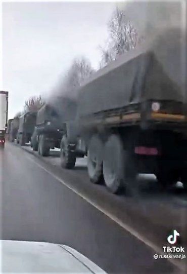 Военная колонна грузовиков с чеченцами уже на границе Украины