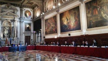 Венецианская комиссия опубликовала выводы по решению Конституционного суда о декларациях