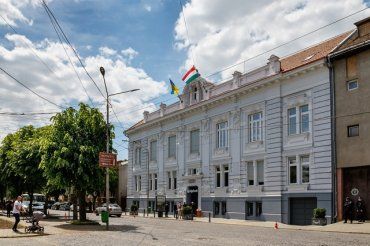 МИД Венгрии призывает прекратить "зверства против венгров" в Закарпатье