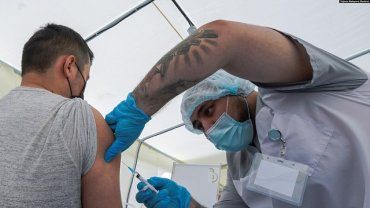 К отдельным группам украинцев может быть применена принудительная вакцинация от ковид. 