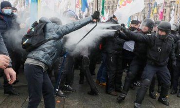 В Киеве сейчас жарко: идут столкновения спецназа с ФОПовцами