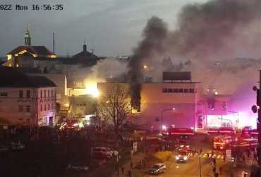 В Чехии вовсю пылает супермаркет, дым столбом