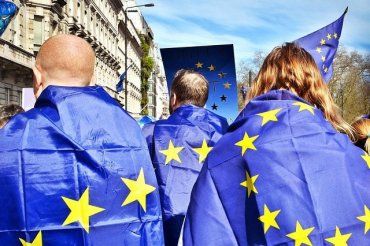  В ЕС хотят упростить правила получения ПМЖ 