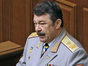 Генерала Кузьмука уволили с военной службы по возрасту и с правом ношения военной формы 