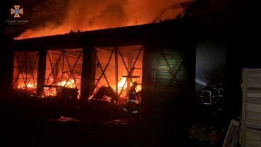 Ночью в Закарпатье горел склад с древесным углем 