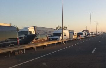 Километровые очереди: В Закарпатье на украинско-венгерской границе застряли около 450 авто