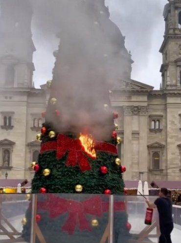 На рождественской ярмарке в столице Венгрии вспыхнул пожар