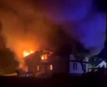 В Закарпатье пылал мощный пожар: Дегенерат-наркоман сжег дом своей жены