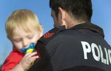 Жуткие истории: Как у украинских беженок в Европе забирают детей 