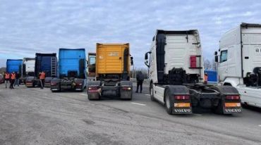 Украинские дальнобойщики на границе начали блокаду для поляков