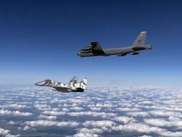 Над Украиной 4 сентября пролетели три бомбардировщика B-52
