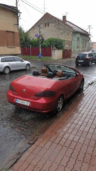 В Закарпатье неравнодушные жители ищут владельца кабриолета
