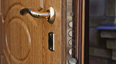 Металлические двери - лучший выбор для владельцев частных домов