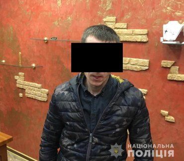 Ужгородські поліцейські затримали чоловіка на збуті метамфетаміну