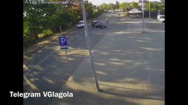 Реально жуткое ДТП в Ужгороде: Мотоциклисту удалось выжить после 10 метров полёта