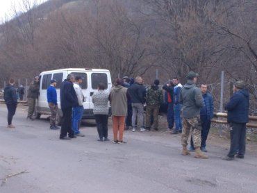 В Закарпатье село контрабандистов борется за право снести злополучный забор