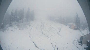 На Закарпатье "Драгобрат" буквально утопает в снегу 8 октября 