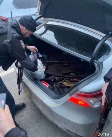 Чеченцы с полным багажником оружия задержаны в Ужгороде