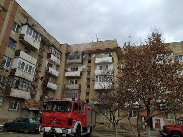 На Закарпатье квартиру в пятиэтажке охватил буйный огонь