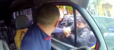 В Закарпатье у водителя маршрутки с полицией произошел неприятный инцидент 