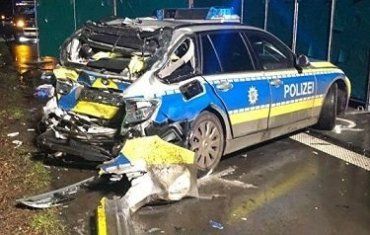 Пьяный украинец на фуре в Германии врезался в полицейское авто