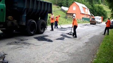 Закарпаття. 330 тисяч гривень привласнив бізнесмен на ремонті дороги на Міжгірщині