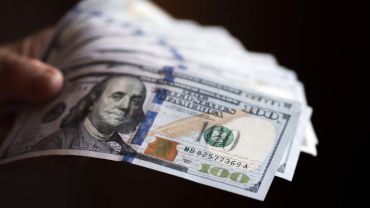 Курс доллара в обменниках привёл в шок украинцев