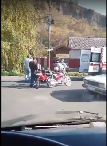 Закарпаття: Автопригода з травмованими за участі мотоцикліста сталася у Виноградові