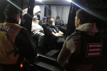 На кордоні Закарпаття затримали сімох хасидів у супроводі 2-х українців
