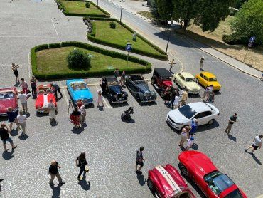 Из Словакии в Ужгород приехали ретро автомобили из "Земплинского ралли"