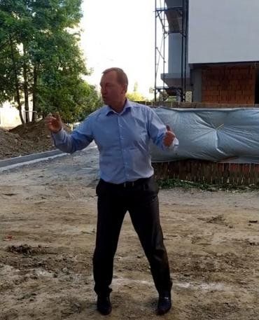 В Ужгороді розлючений міський голова Богдан Андріїв не бажає слухати прокльони городян!