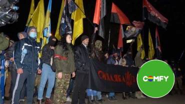 В Ужгороде активиста с "бойкотными" листовками вытолкали из Comfy 