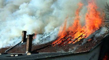 В Закарпатье мужчина получил ожоги, спасая дом от пожара