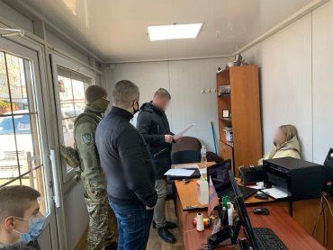 В Закарпатье накрыли канал продажи фейковых Covid-документов для заробитчан 