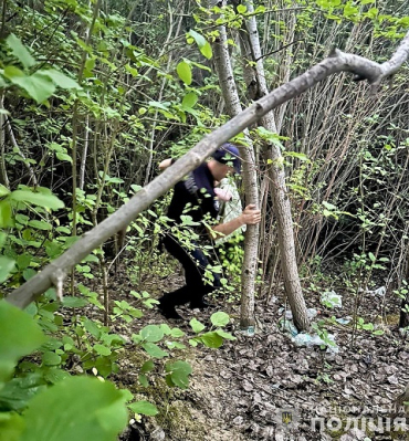 В Закарпатье отыскали дедушку, который 12 часов бродил в лесу 