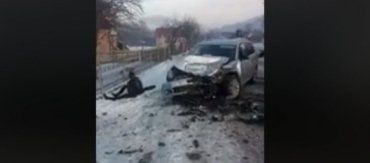 Мощное ДТП в Закарпатье: Обломки автомобилей валяются по всей дороге 