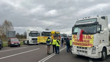 На границе Польшей стоят грузовики с гумпомощью и опасные грузы