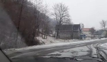 В Закарпатті дорогий ремонт доріг зникне одразу після зими 