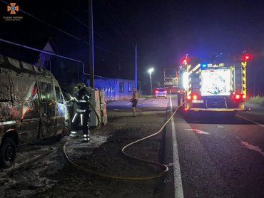 Пламя бушевало в салоне: В Закарпатье автовладелец засек пожар в Mercedes Sprinter