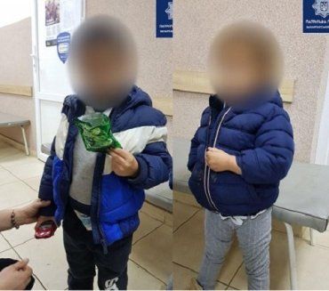 Несовершеннолетние детки 3-4-х лет бродили в областном центре Закарпатья одни - "Родителей" отыскали