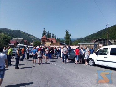 В Закарпатье главная трасса заблокирована из-за протеста