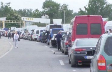 Водители проходят через 7 кругов ада, чтобы выехать из Закарпатья в ЕС 