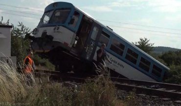 Микроавтобус с заробитчанами из Закарпатья разбился об поезд в Чехии 