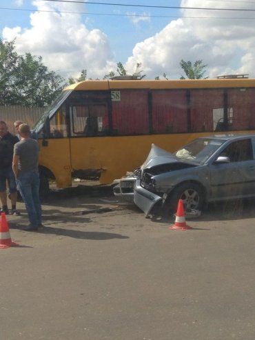 В Ужгороде произошло ДТП с участием маршрутного такси