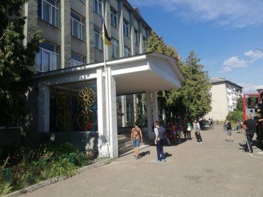 На Закарпатье в школе распылили неизвестно вещество, дети в больнице 