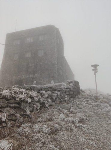 Зима уже тут: В Закарпатье ночью ударили сильные морозы