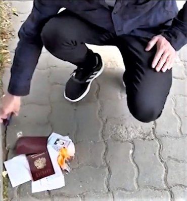 Переселившийся в Закарпатье россиянин поджег свой РФ-паспорт