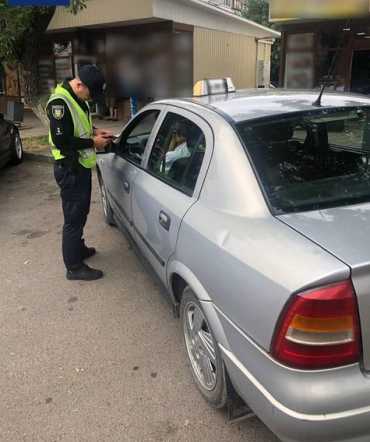 Зачем патрульные в Закарпатье проверяли таксистов 